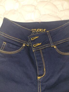 Studio F COLOMBIA High-Waist Dark Blue Jeans with Contrast Stitching